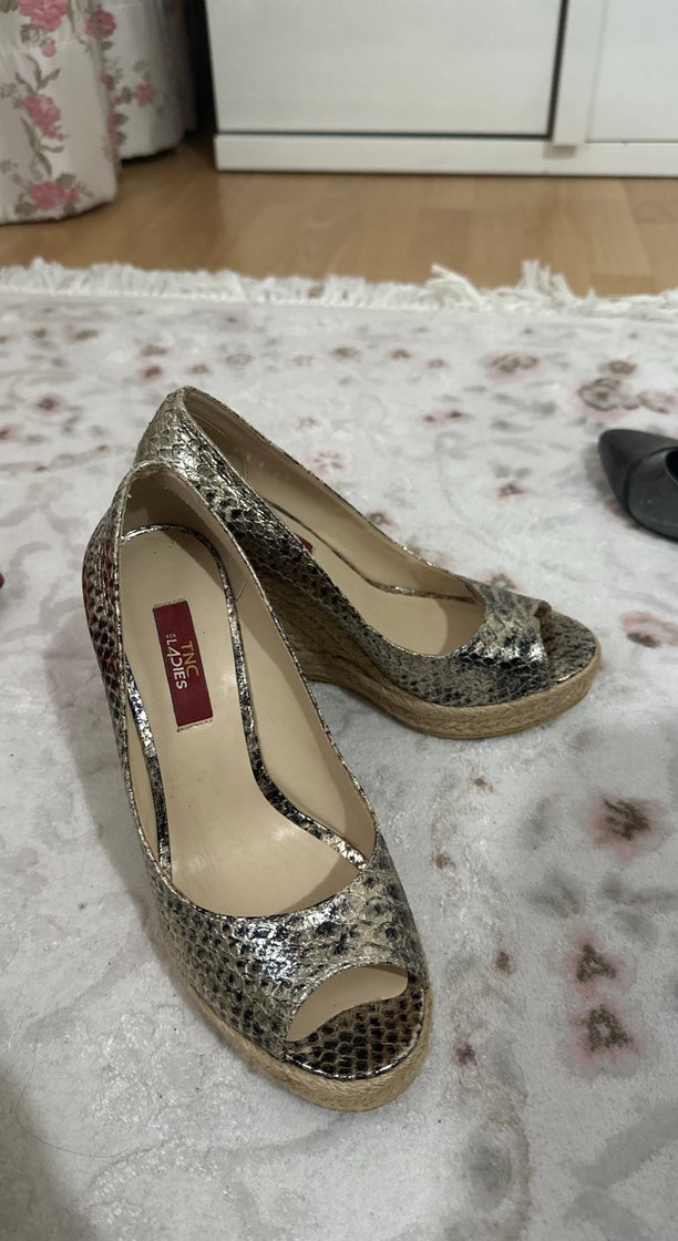 Kırmızı Tokalı Modern Klasik Kadın Stiletto - Görsel 2