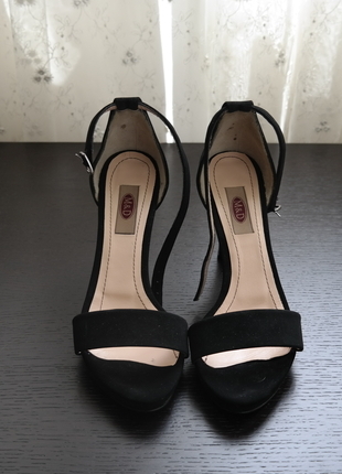 Siyah ince bantlı ayakkabı