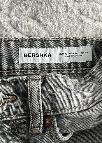 26 Beden gri Renk Gri Yırtık Mini Denim Şort