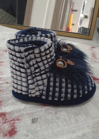 erkek Çocuk Renkli Nakışlı Kürklü Ev Terliği - Görsel 3