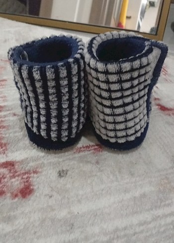 erkek Çocuk Renkli Nakışlı Kürklü Ev Terliği - Görsel 2