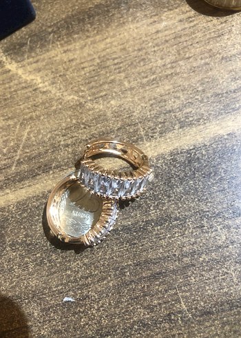 Mini Sıralı Taşlı Altın Küpe - Görsel 2