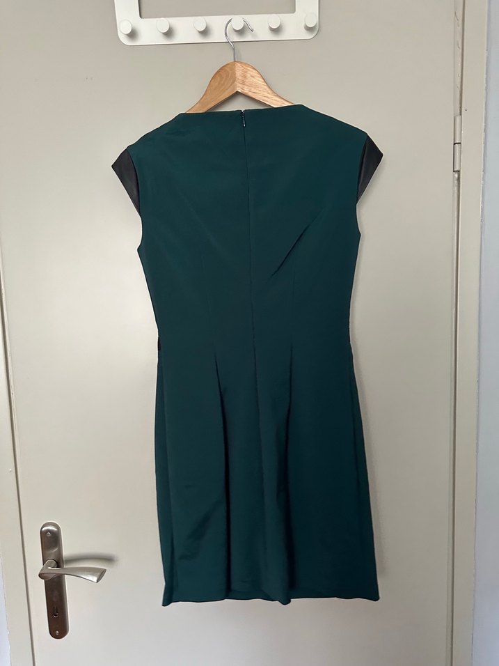 Que Kemer Detaylı Koyu Yeşil Midi Elbise - Görsel 2