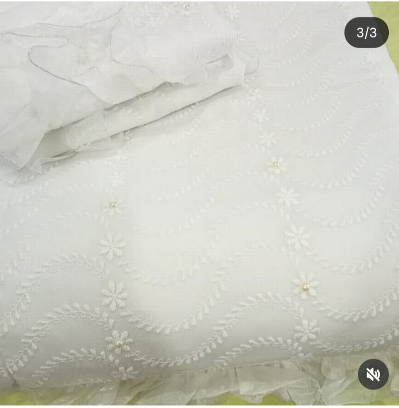 İşlemeli Beyaz Parlak Yatak Örtüsü - Görsel 3