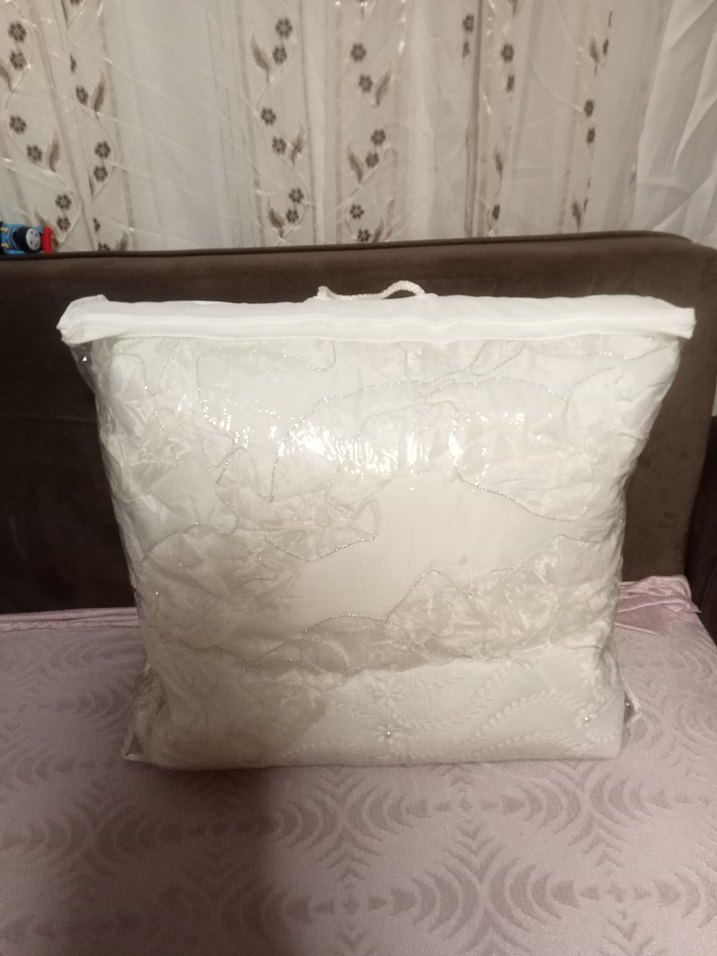 İşlemeli Beyaz Parlak Yatak Örtüsü - Görsel 4