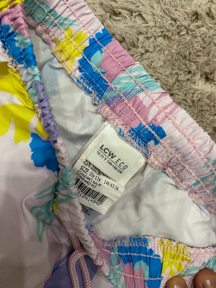 LC WAİKİKİ kız çocuk deniz şortu. 10 /11 yaş hiç kullanılmadı - Görsel 2