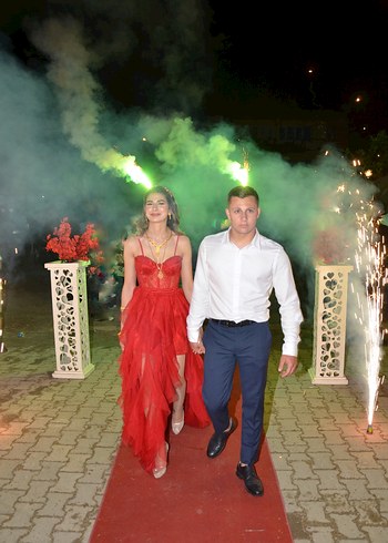 Kırmızı Uzun Transparan Askılı Nişan Elbisesi