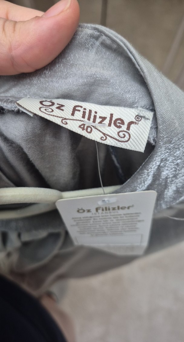 Gri Uzun Piliseli Elbise - Görsel 3