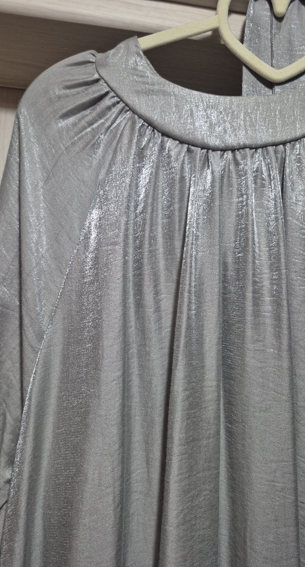 Gri Uzun Piliseli Elbise - Görsel 2