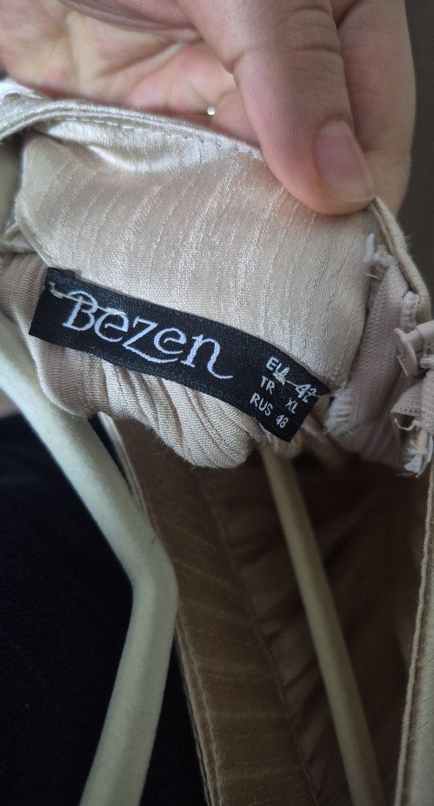 Bej Pileli Uzun saten Elbise - Görsel 3