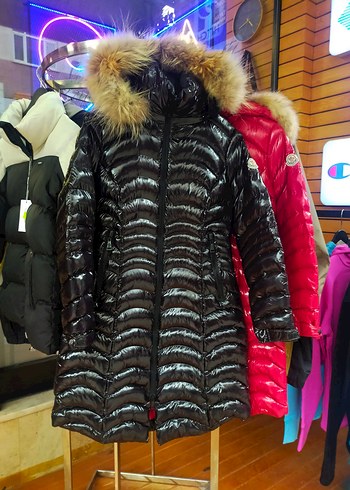 Moncler moncler Kürk Detaylı kapşonlu Siyah Uzun parlak şisme Mont