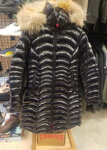 Moncler Moncler kürklü kapşonlu siyah parlak uzun şişme mont
