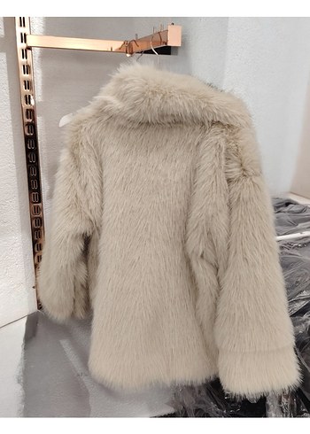 Diğer Bej Kısa Suni Kürk Detaylı Peluş Mont