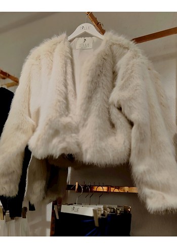 m Beden beyaz Renk Beyaz Kısa Peluş Kadın Ceket