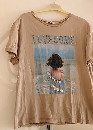 Pul detaylı t-shirt