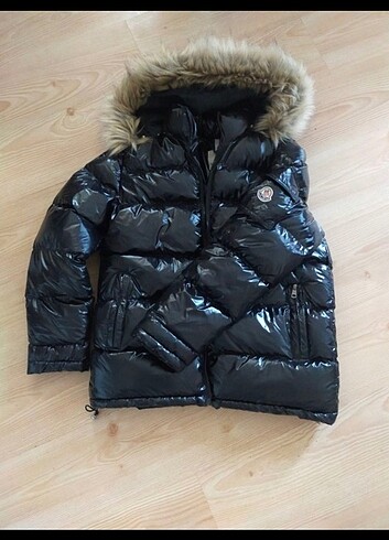 m Beden Moncler parlak siyah şisme mont