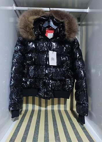 s Beden siyah Renk Moncler parlak siyah kapsonlu kısa şisme mont