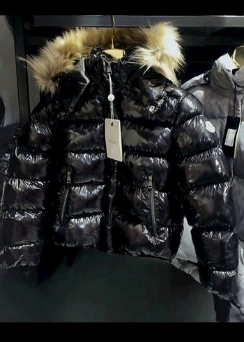 Moncler Moncler Kürklü kapüşonlu parlak siyah kısa model Mont