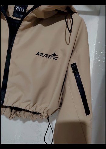 Zara Bej Kapüşonlu Mini üst crop Ceket su geçirmez yağmurluk - Görsel 4