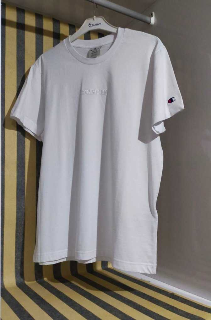 Champion marka Beyaz Pamuklu Erkek Tişört Loose Fit - Görsel 2
