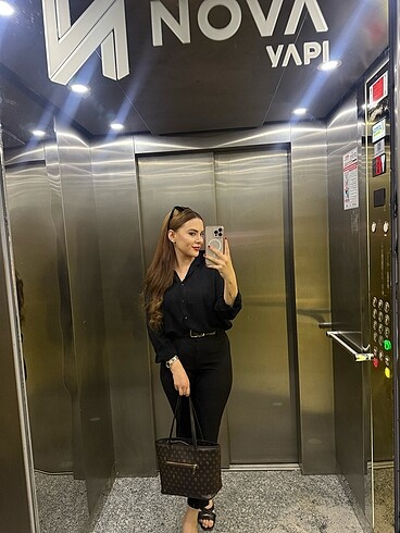 Siyah gömlek