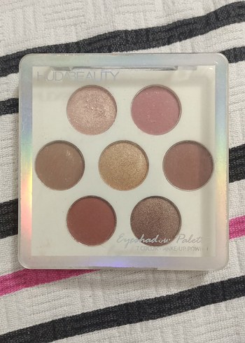 Huda Beauty 7 Renk Göz Farı Paleti