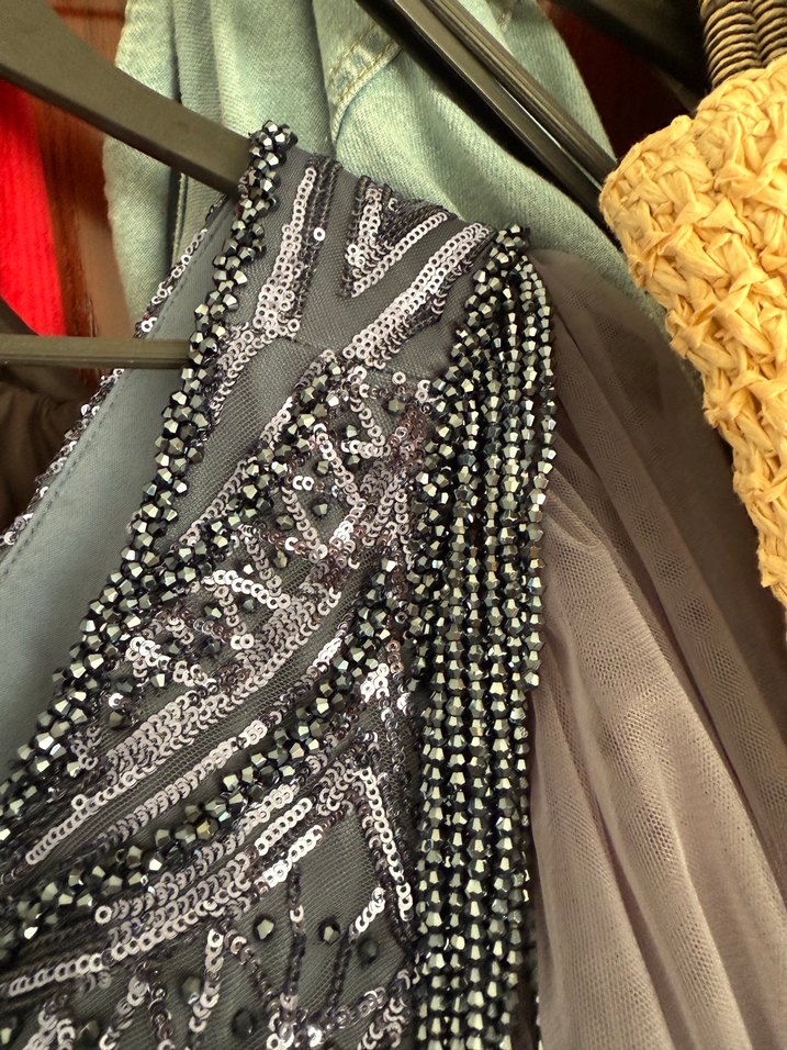 likrali Uzun V Yaka Drapeli Gri Desenli Abiye Elbise - Görsel 3