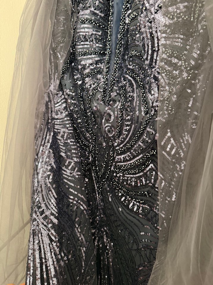 likrali Uzun V Yaka Drapeli Gri Desenli Abiye Elbise - Görsel 2