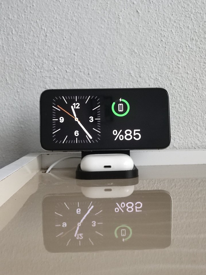 iPhone magsafe şarj ve airpods Standı - Görsel 2