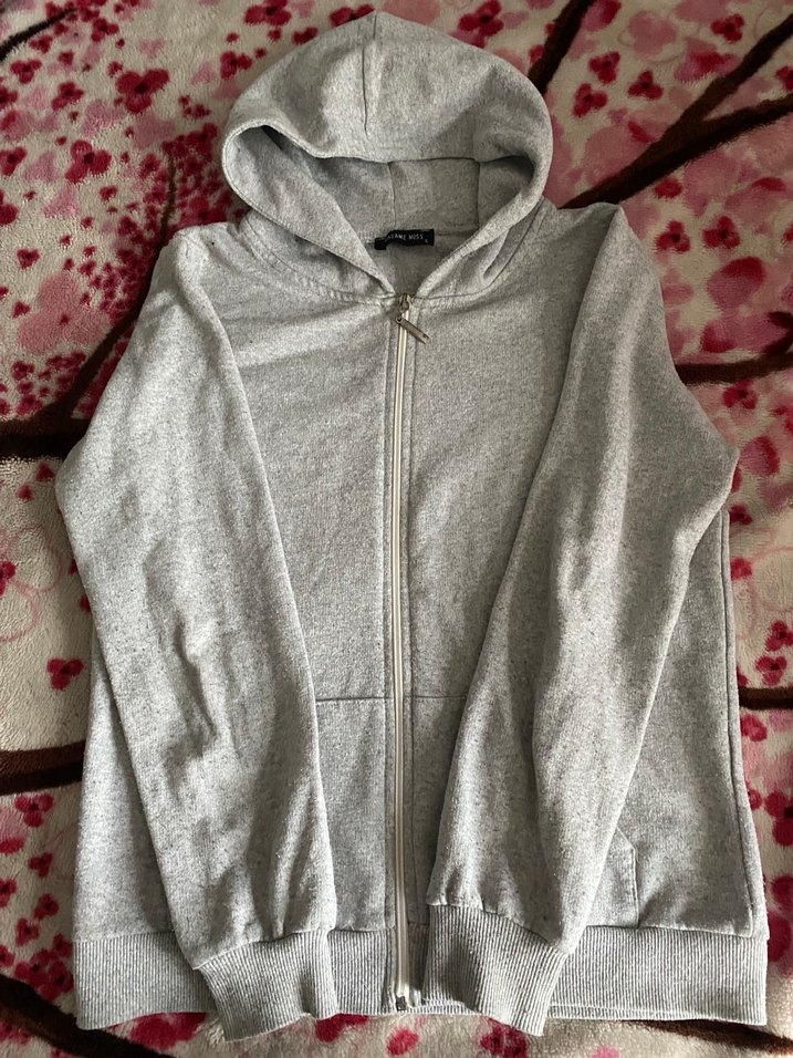 Gri Kapüşonlu - Görsel 2