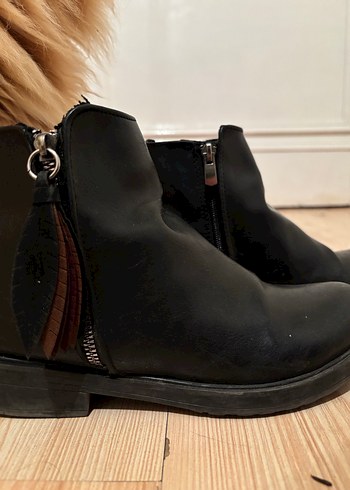 Siyah Deri Kadın Bot - Görsel 4