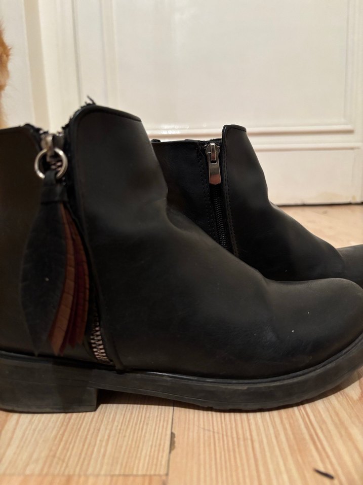 Siyah Deri Kadın Bot - Görsel 5