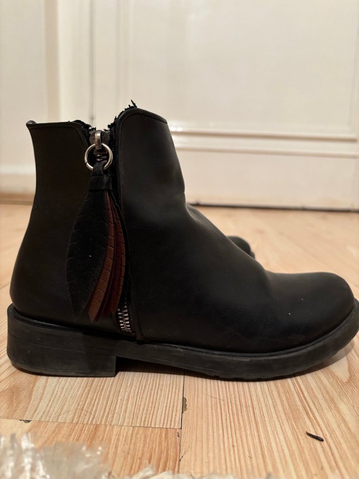 Siyah Deri Kadın Bot - Görsel 3