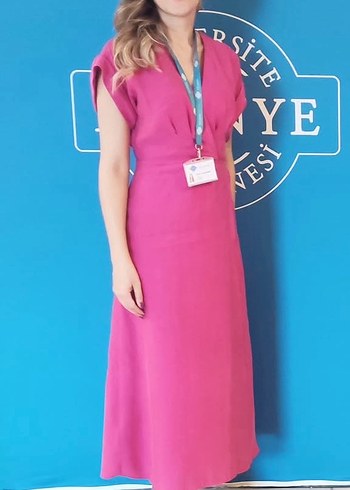 Pembe V Yakalı Uzun Kadın Elbise - Görsel 3