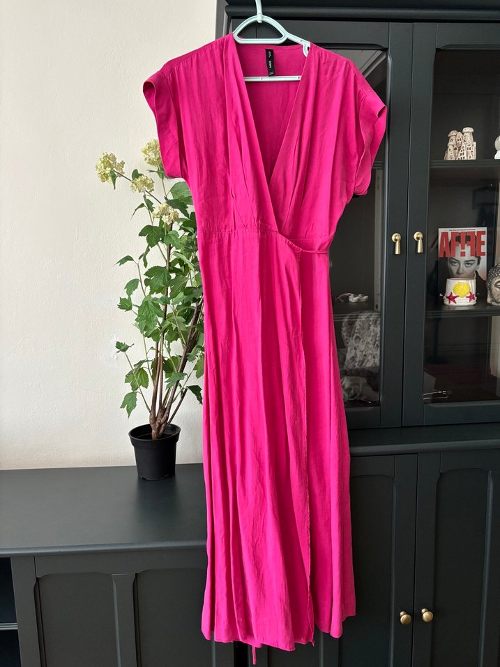 Pembe V Yakalı Uzun Kadın Elbise - Görsel 2