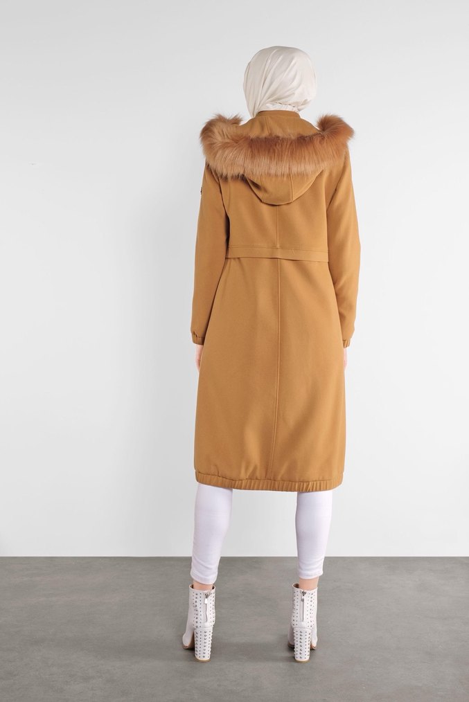 Kürk Detaylı Uzun Bej Kadın Kaban - Görsel 3