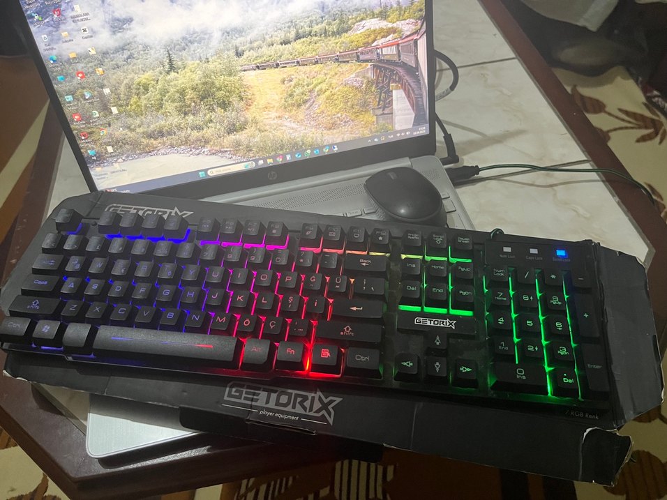 Renkli LED aydınlatmalı mekanik klavye - Görsel 2