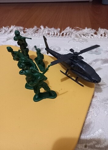  5 asker oyuncagi 1 helikopter
