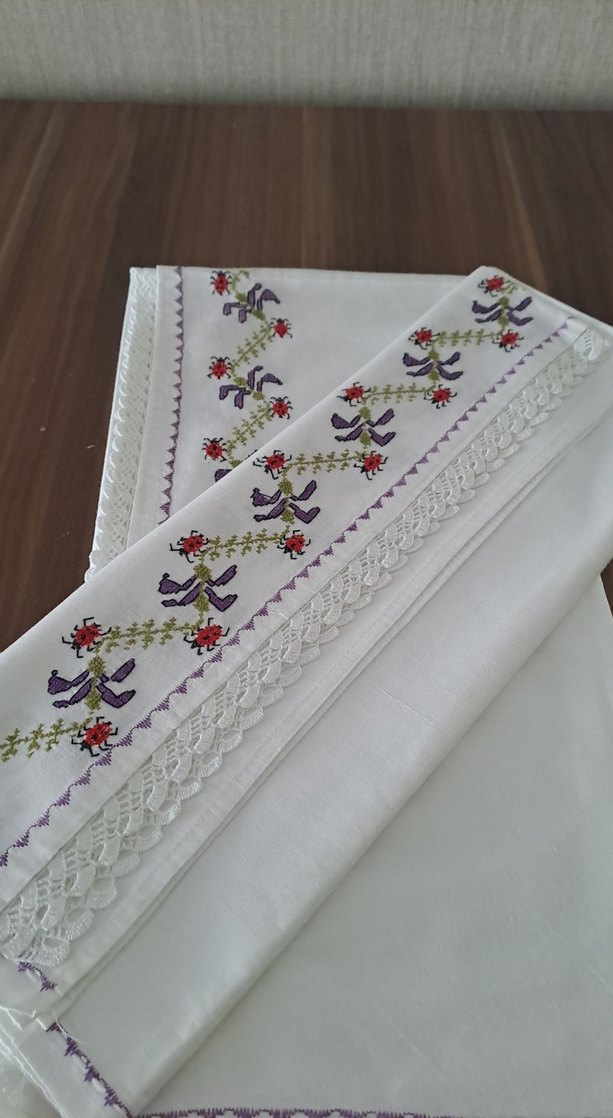 Nakışlı Beyaz bavul sandık Örtüsü - Görsel 2