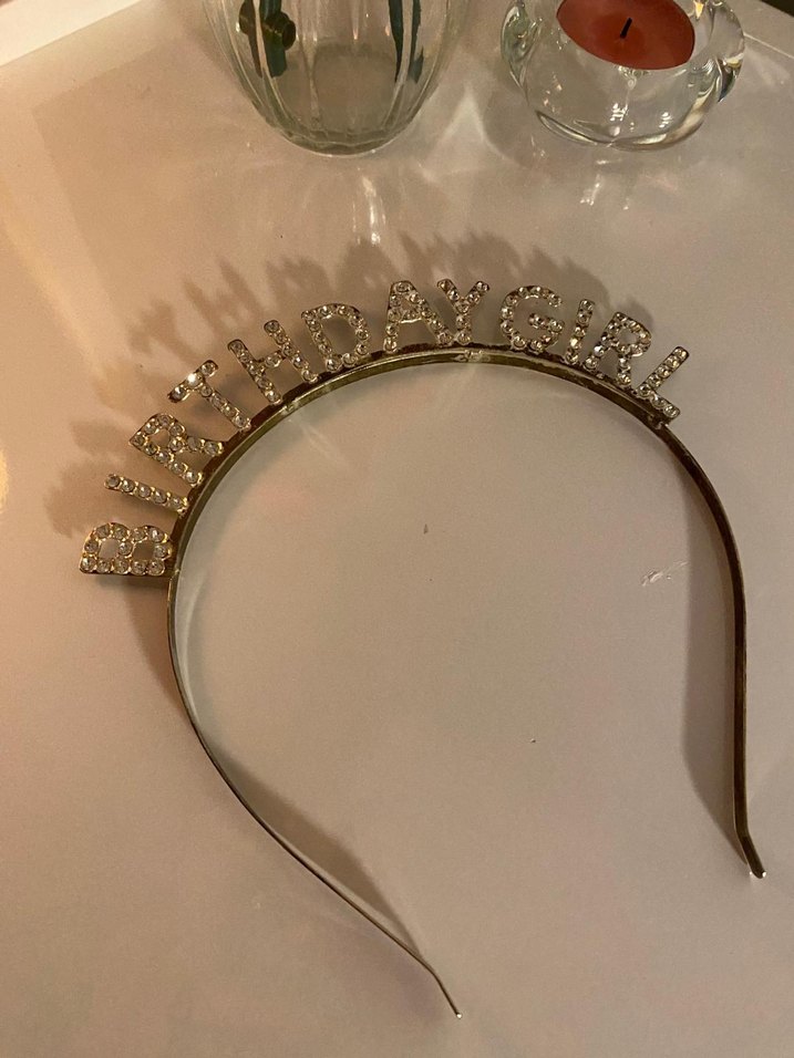 Parlak Altın Taşlı Doğum Günü Taçlı Saç Aksesuarı - Görsel 2