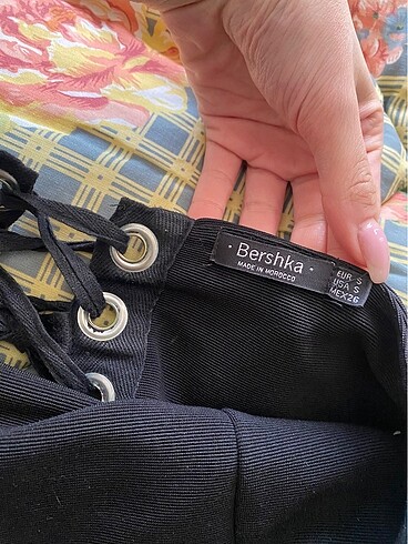 s Beden Siyah sırt detaylı bershka straplez