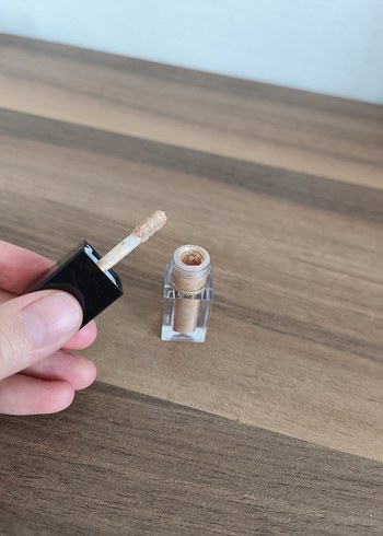 Pastel Pastel Bej Sıvı Far