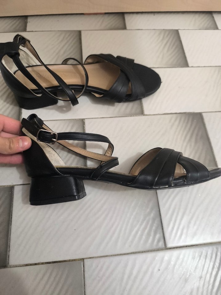 Siyah Tokalı Blok Topuklu Kadın Sandalet - Görsel 4