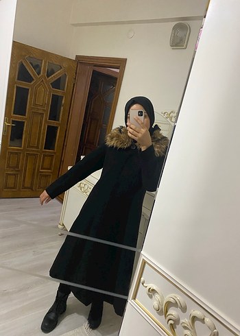 Kürklü Yaka Siyah Uzun Kaban - Görsel 8