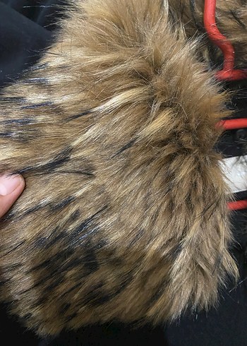 Kürklü Yaka Siyah Uzun Kaban - Görsel 6