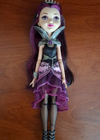 Ever After High Raven Queen bebek