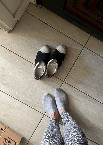 37 Beden Gri Beyaz Yılan Desenli Kadın Spor Ayakkabı