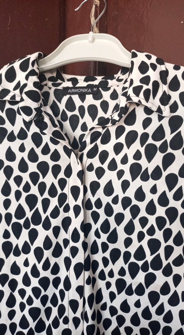 Uzun Kollu Siyah Beyaz Desenli Kadın Gömlek - Görsel 2