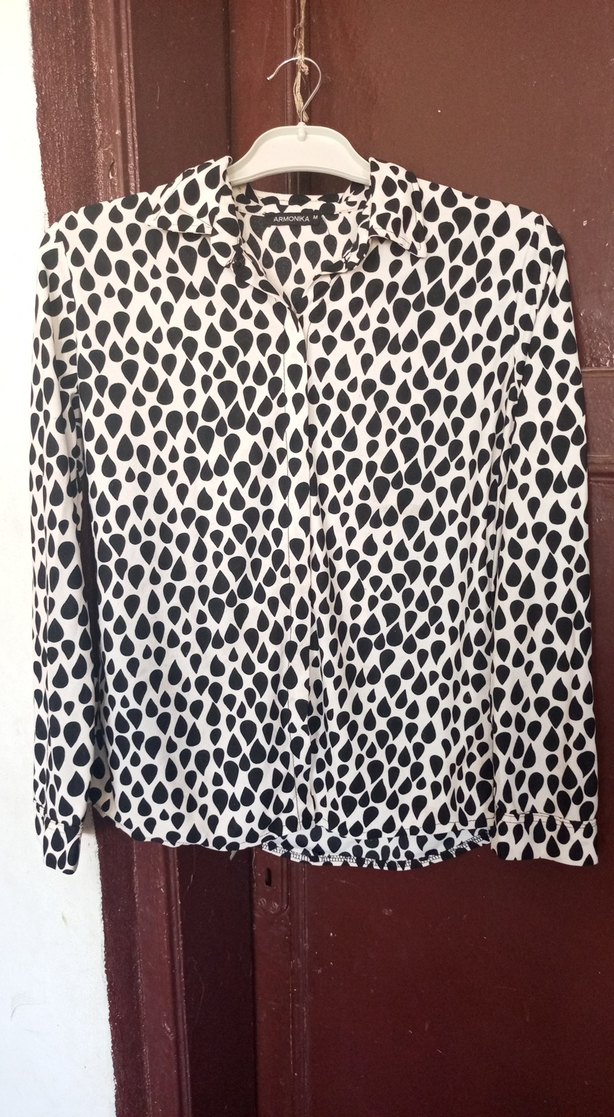 Uzun Kollu Siyah Beyaz Desenli Kadın Gömlek - Görsel 4