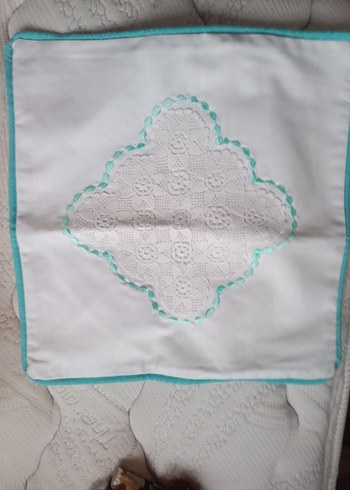 Dantel piko İşlemeli dört adet kırlent - Görsel 2